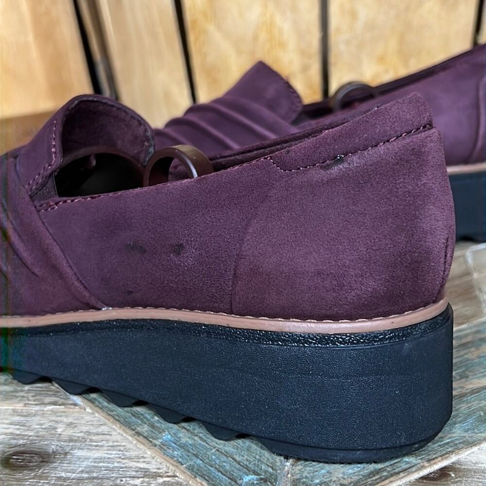 Clarks Sharon Villa Burgundy Suede Ruched Demi Wedge Slip-On Loafer Women Size 8 - Picture 9 of 12